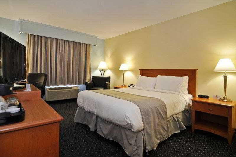 Best Western Plus Woodstock Hotel Conference Centre エクステリア 写真